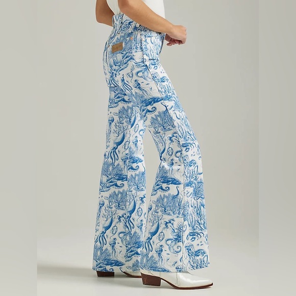 Women’s Nautical Print NWT Wanderer Flare Jeans - Picture 2 of 9